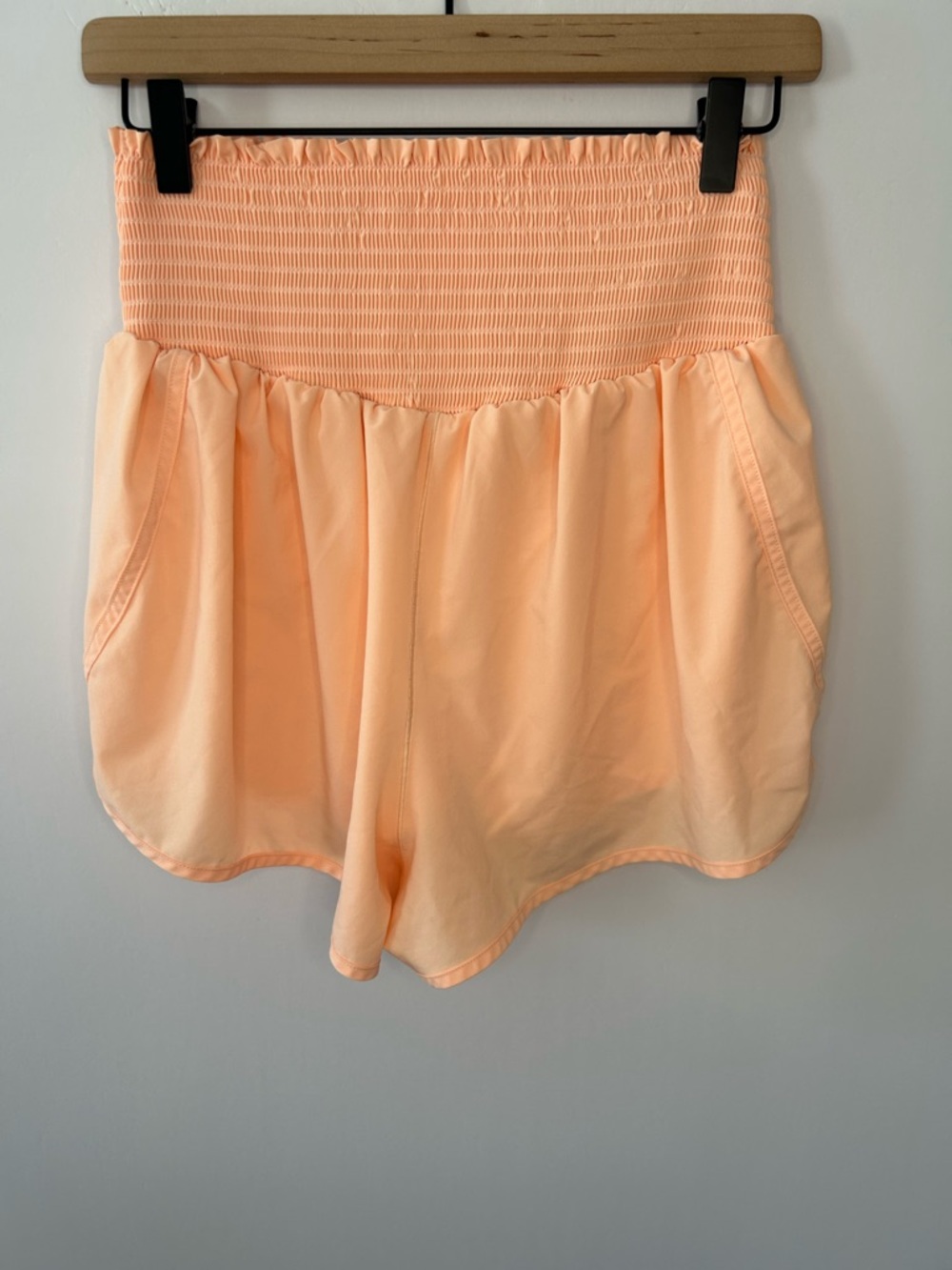 Offline by Aerie Women’s Peach High Waisted Smocked Flowy Shorts, Size Large - Picture 6 of 9
